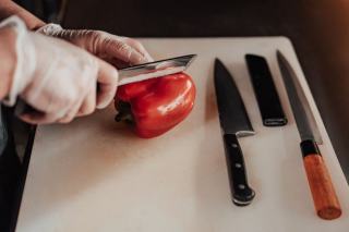 Couteaux de cuisine : les indispensables à posséder