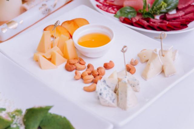 Comment déguster un fromage : méthode et ordre de service Comment déguster un fromage : méthode et ordre de service