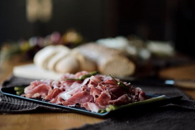 Jambon cru artisanal : ce qui le distingue Jambon cru artisanal : ce qui le distingue